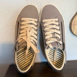 Taos Z Soul Sneaker Gray Side Zipper Laces Size 9 Women